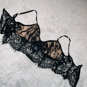 Lace black top